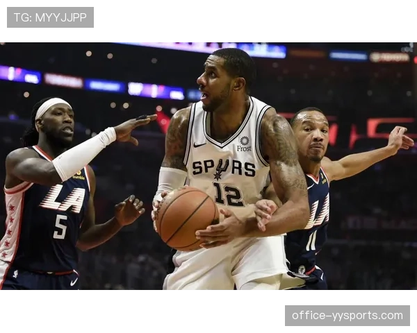 快船泰伦卢应对外线投射潮流 扎实防守轮转限制对手转换得分